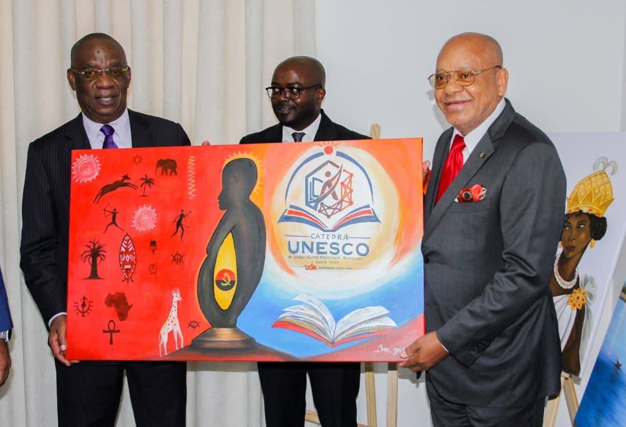 Entrega de obra de arte alusiva à Cátedra UNESCO