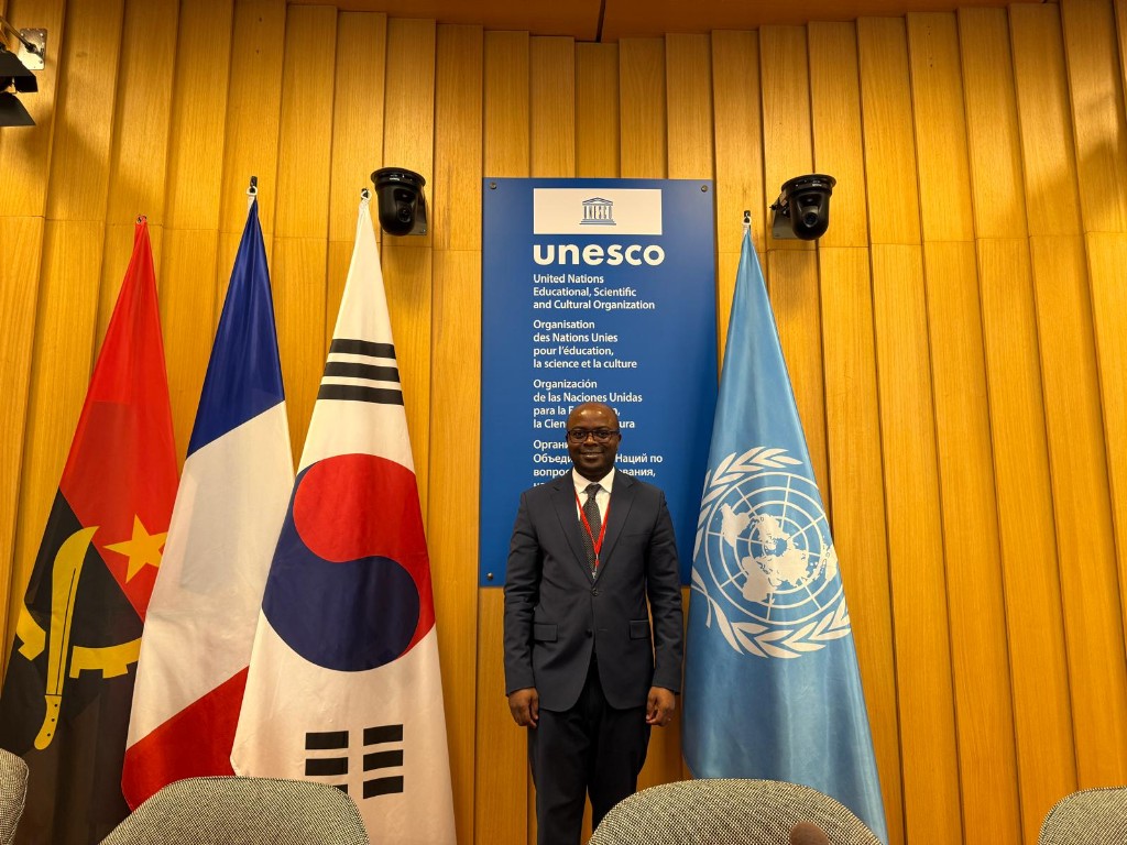 Eurico Wongo Gungula na sede da UNESCO